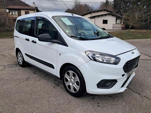 Ford Tourneo Courier 1.0 EcoBoost 74kW Titanium