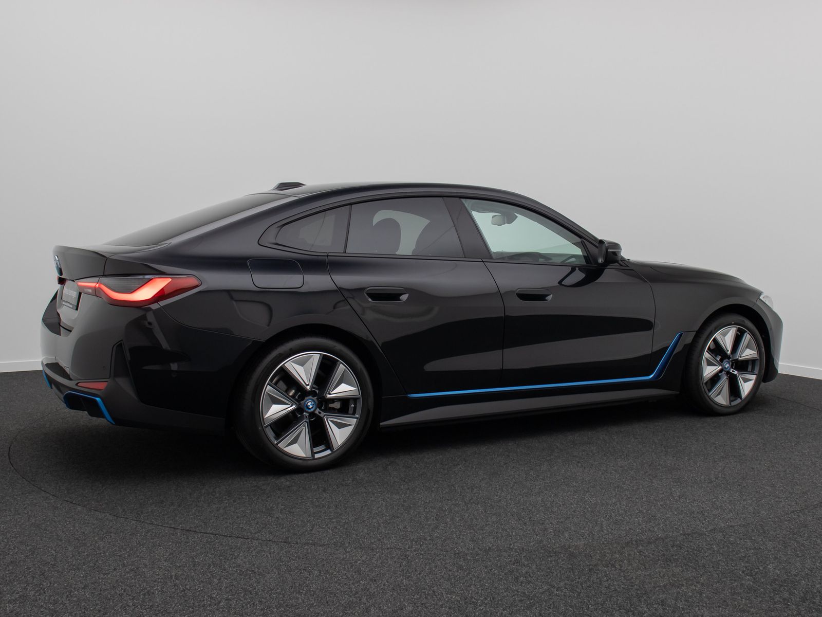 Fahrzeugabbildung BMW i4 eD40 GC HiFi Alarm Kamera HUD Leder 19Zoll