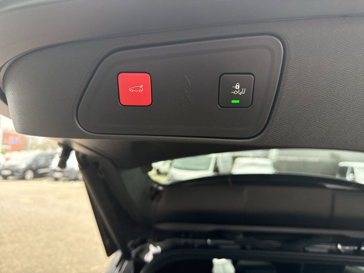 Fahrzeugabbildung Peugeot 3008 Hybrid 136 GT Navi Digitales Cockpit LED AC