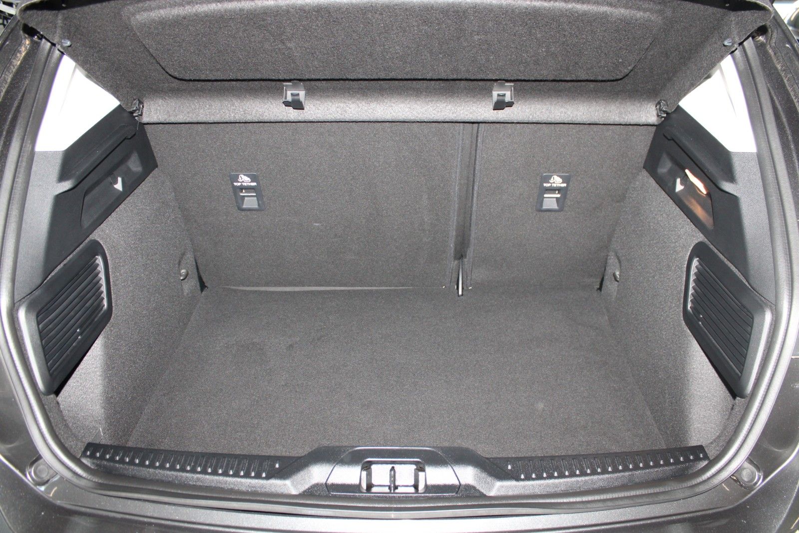 Fahrzeugabbildung Ford Focus Titanium LED WinterPaket DAB NAVI 1.Hand