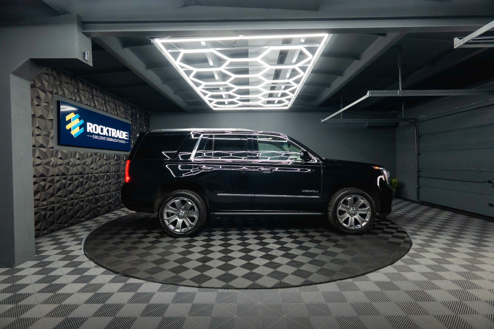 Fahrzeugabbildung GMC Yukon 6.2 V8 DENALI 4x4 LED *Unfallfrei*TV*ACC*