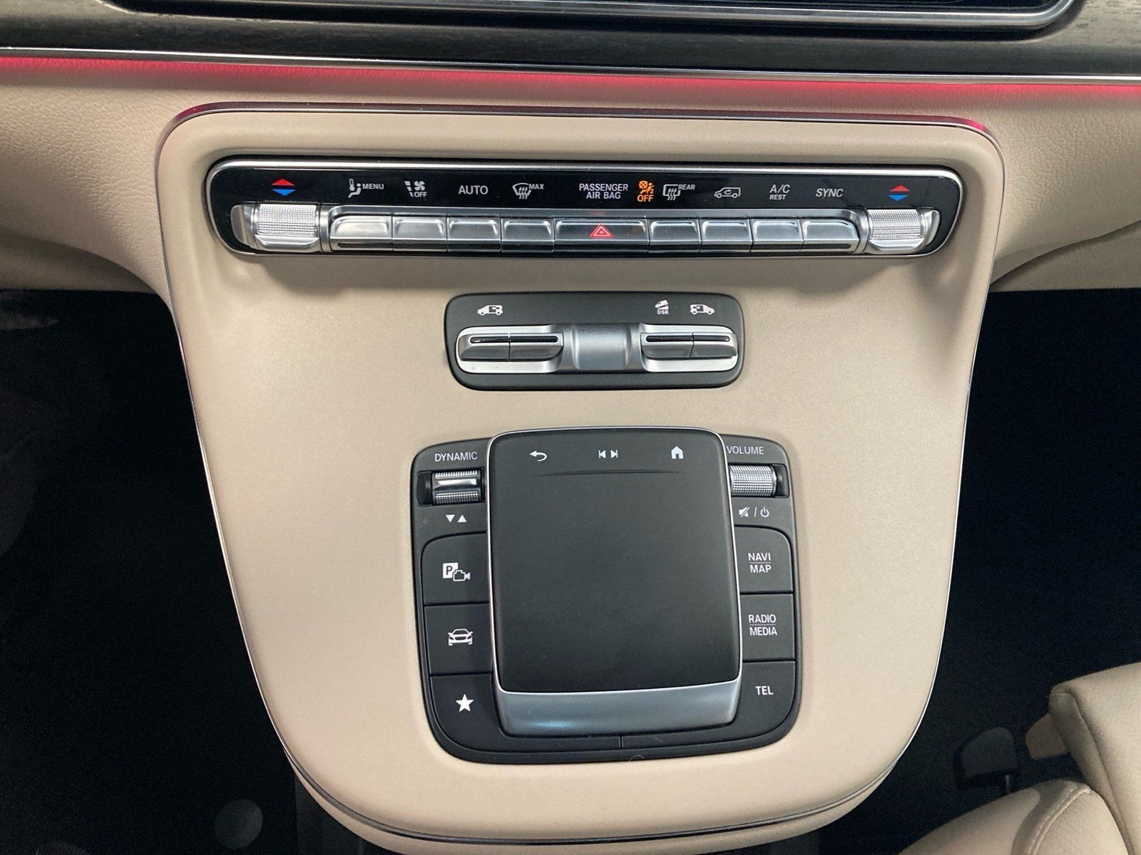 Fahrzeugabbildung Mercedes-Benz V 300d 4M AVANTGARDE L*Pano*Airmatic*AHK*Distron