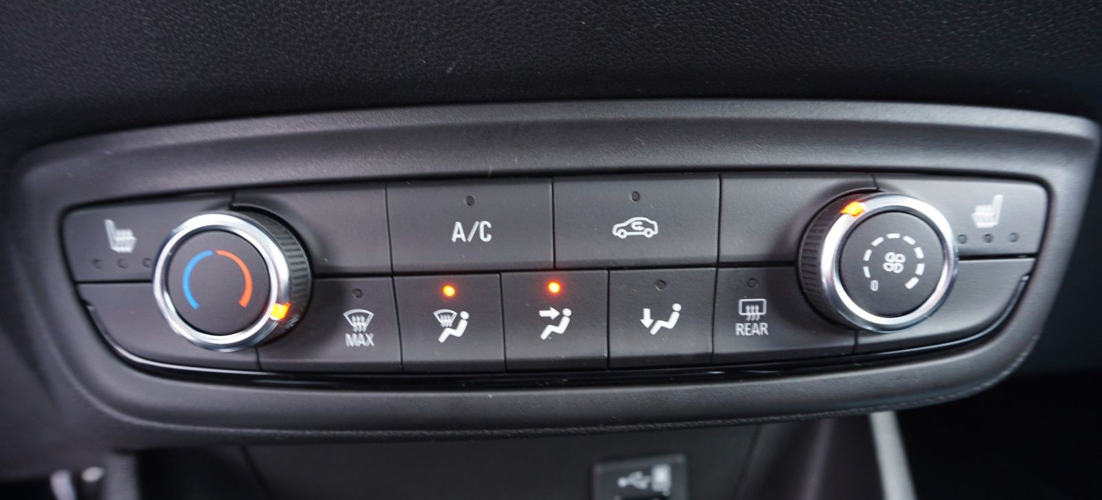 Fahrzeugabbildung Opel Crossland Edition, Navi, LED, Kamera, PDC