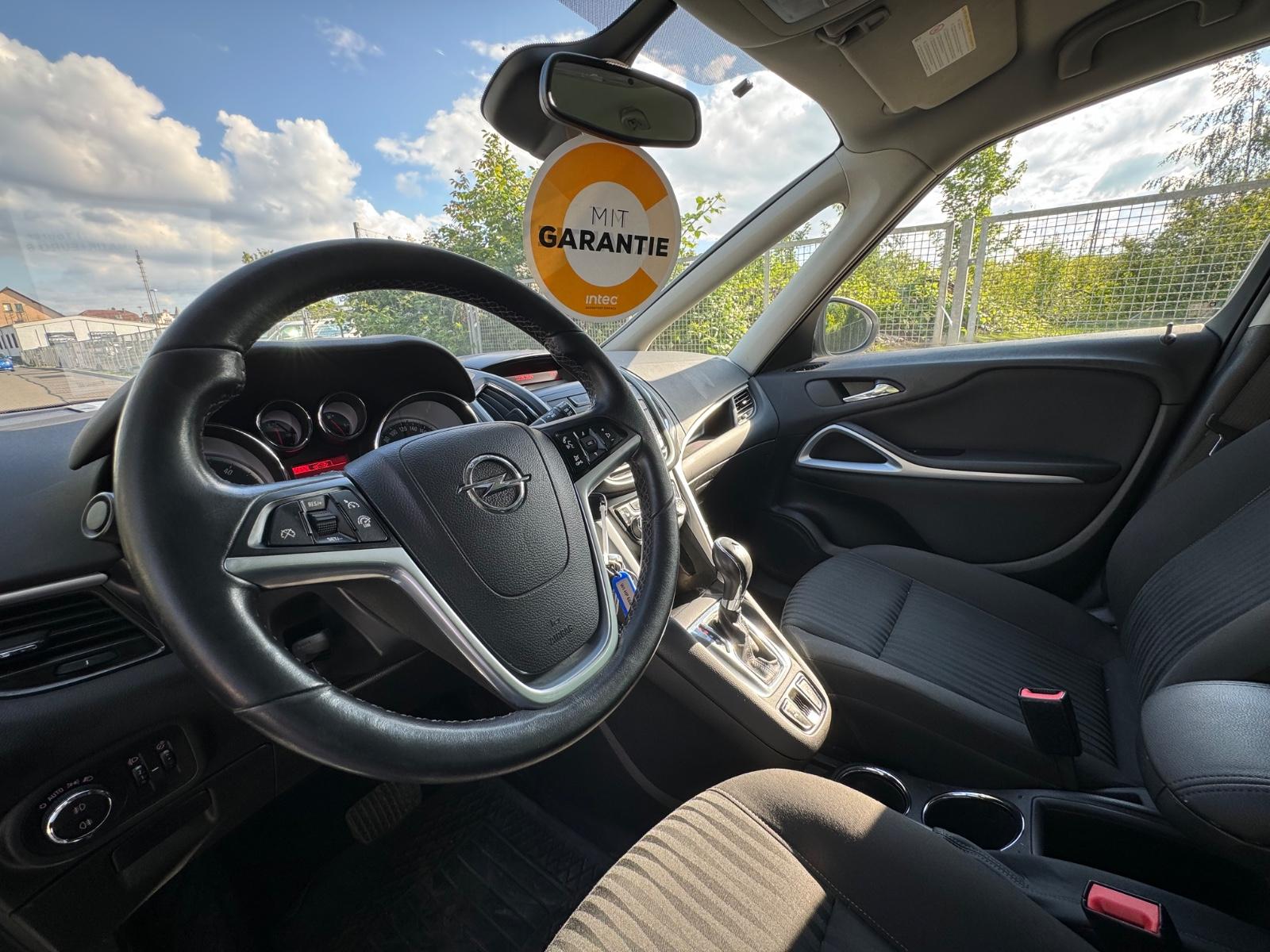 Opel Zafira 2012 — photo 17