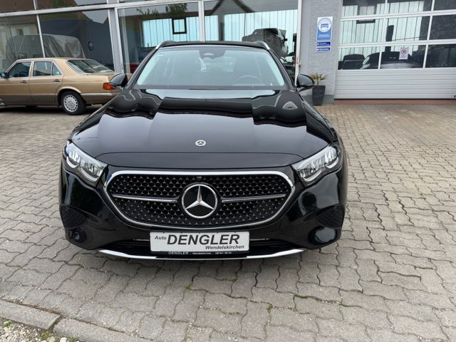 MERCEDES-BENZ E 220 dT Avantgarde,Distr,AHK,Pano,LED,
