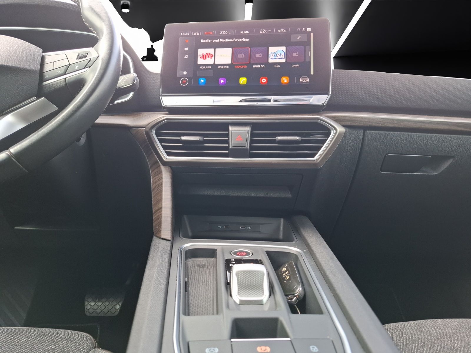 Fahrzeugabbildung SEAT Leon ST eTSI Xcellence DSG LED Navi GRA Park-Ass