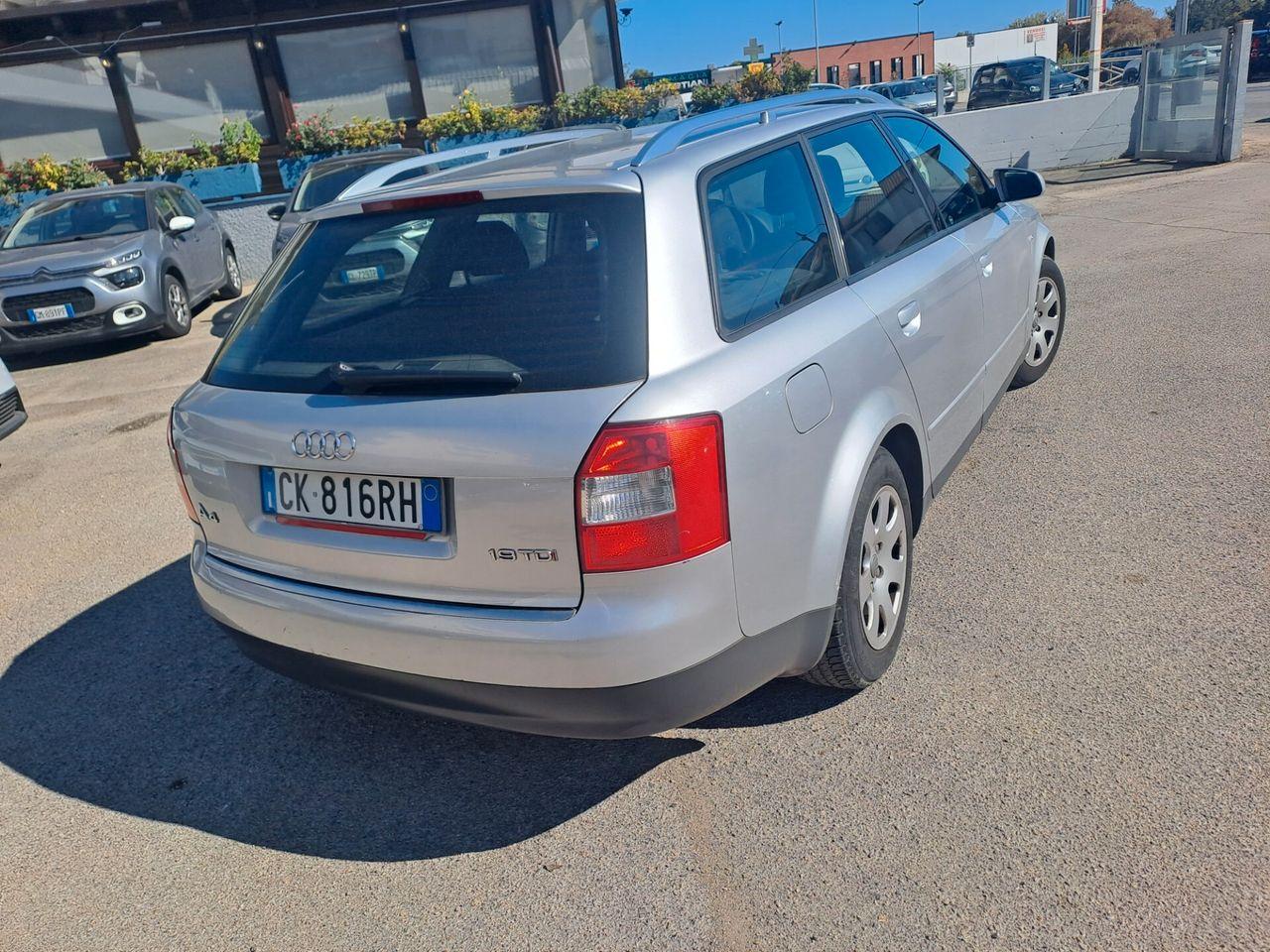 Audi A4 2004 — photo 7