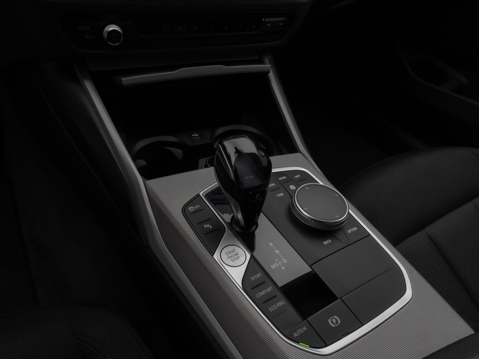 Fahrzeugabbildung BMW 320d Laser HUD DAB HiFi Komfort M Sport Alarm