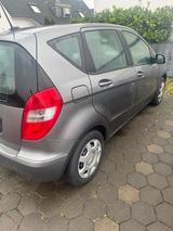 Mercedes-Benz A 150 BlueEFFICIENCY - - Mercedes-Benz A 150 in Duisburg
