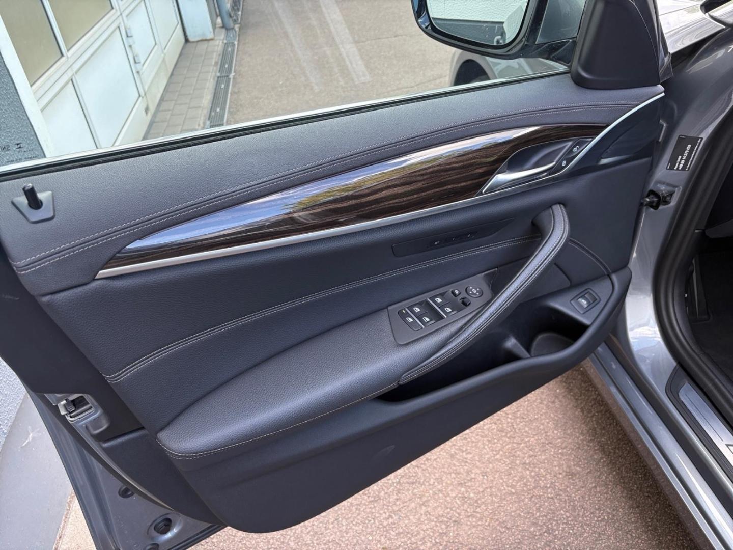 BMW 530 d Touring Luxury Line HuD 360° AHK Laser 4-Z