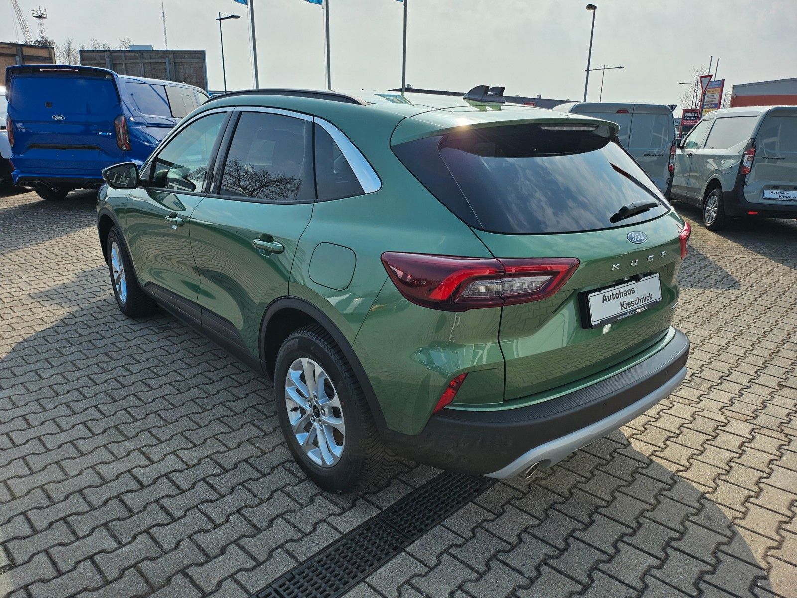Fahrzeugabbildung Ford Kuga Hybrid Titanium