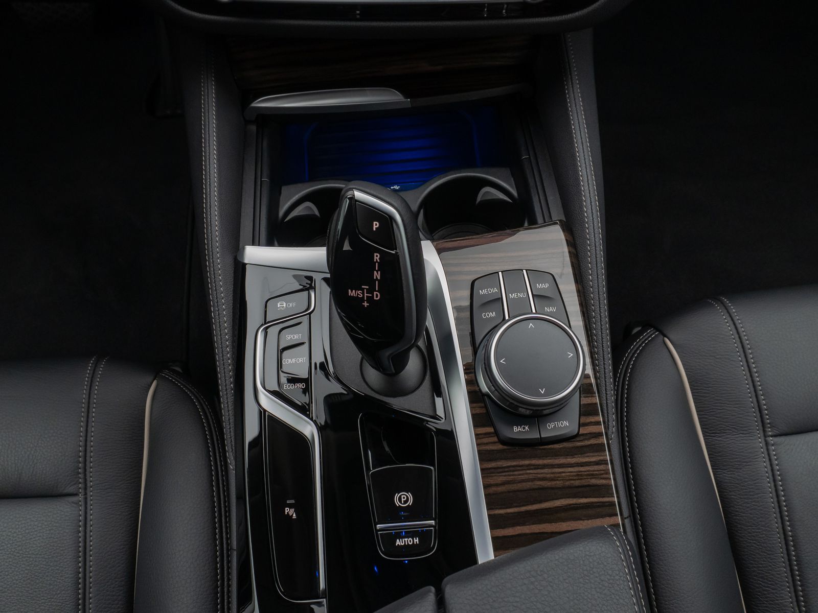 Fahrzeugabbildung BMW 520d Luxury Line Kamera DAB H/K DisplKey Alarm