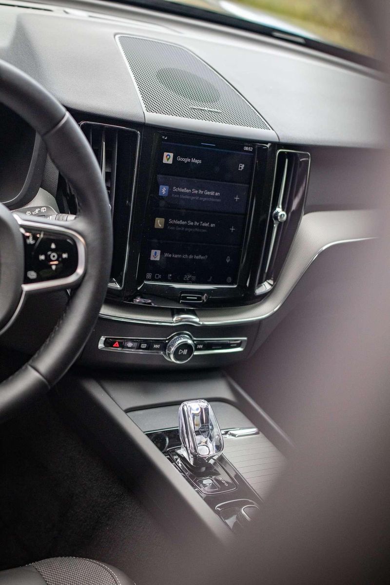 Fahrzeugabbildung Volvo XC60 Plus Black Edition Recharge Plug-In Hybrid