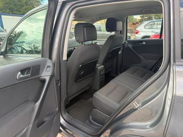 Volkswagen Tiguan - 11