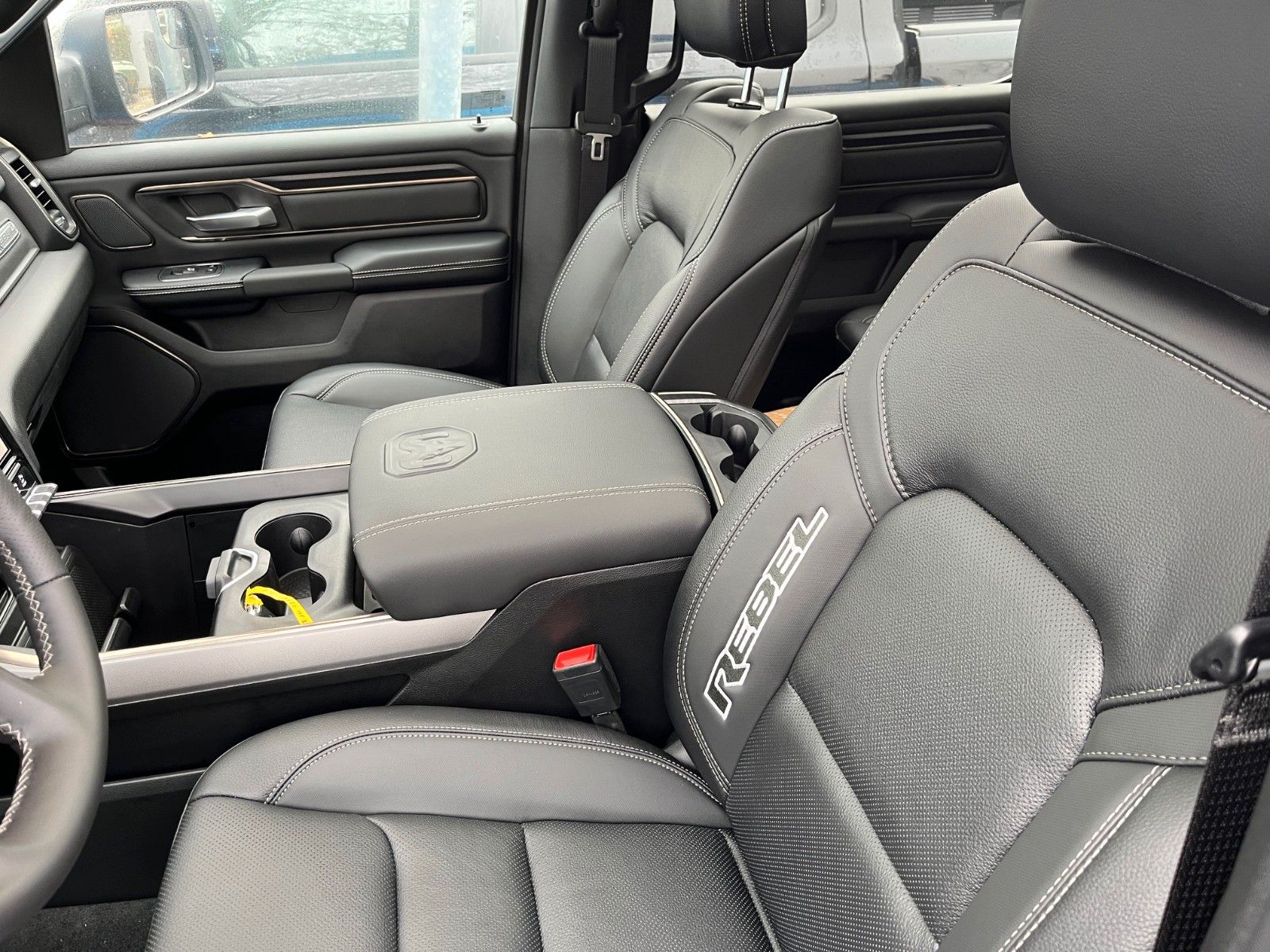 Fahrzeugabbildung Dodge RAM 1500 Crew Cab Rebel Night 3.6