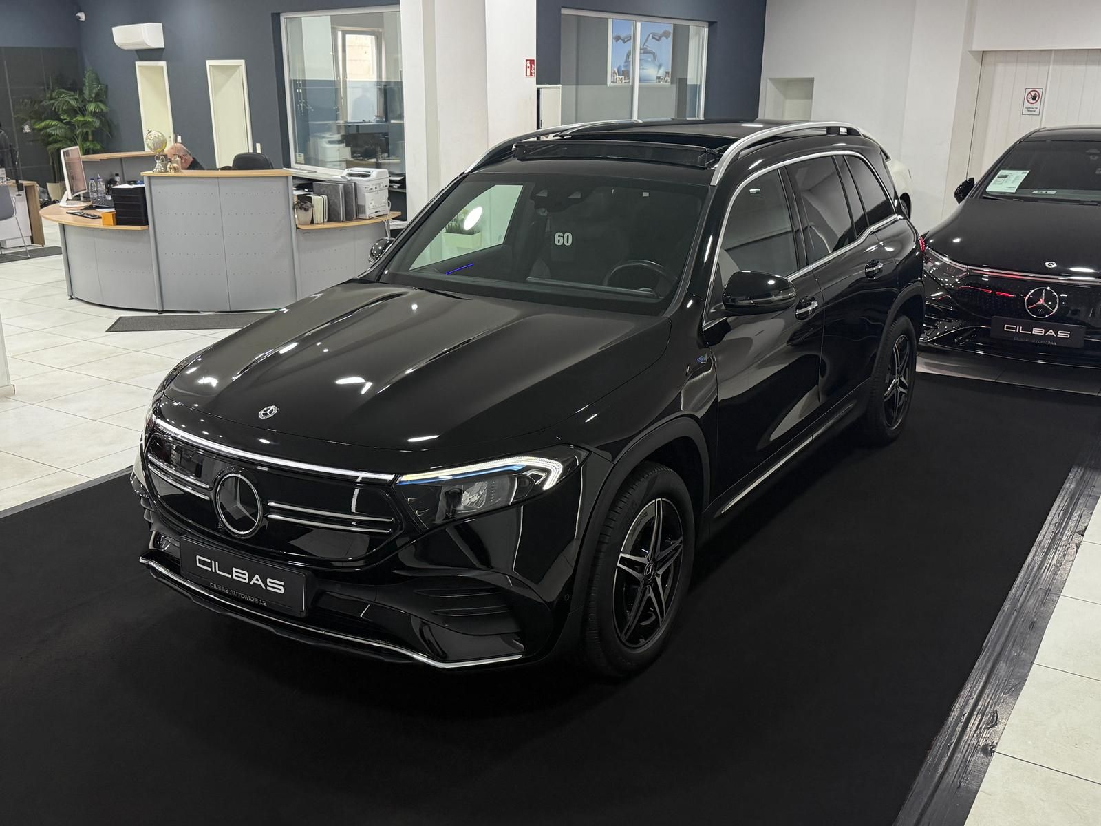 MERCEDES-BENZ EQB 300 4M AMG-LINE*PANO*MEMORY*AMBI*KAM*DISTR.*