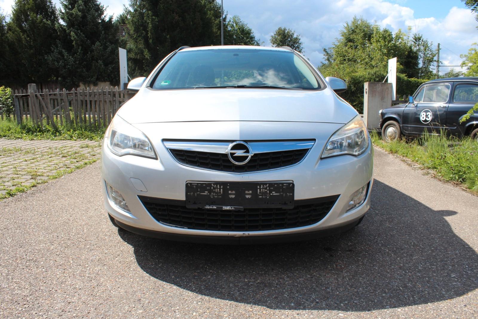 Opel Astra 2011 — photo 8