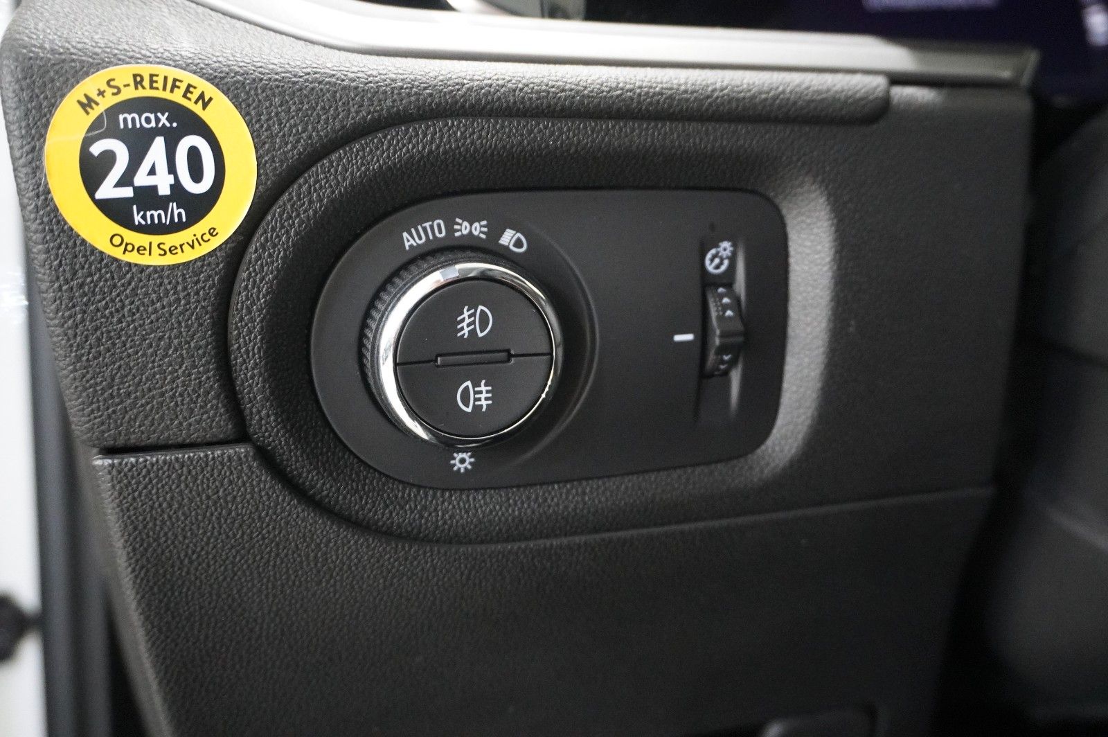 Fahrzeugabbildung Opel Grandland (X) 1.6T GSe HYBRID 4X4 NAVI/LED/SPORT