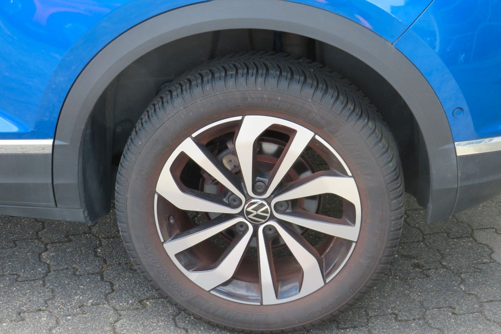 Fahrzeugabbildung Volkswagen T-Roc Style ACC APP MASSAGE SITZH. 17`KAMERA 1.H
