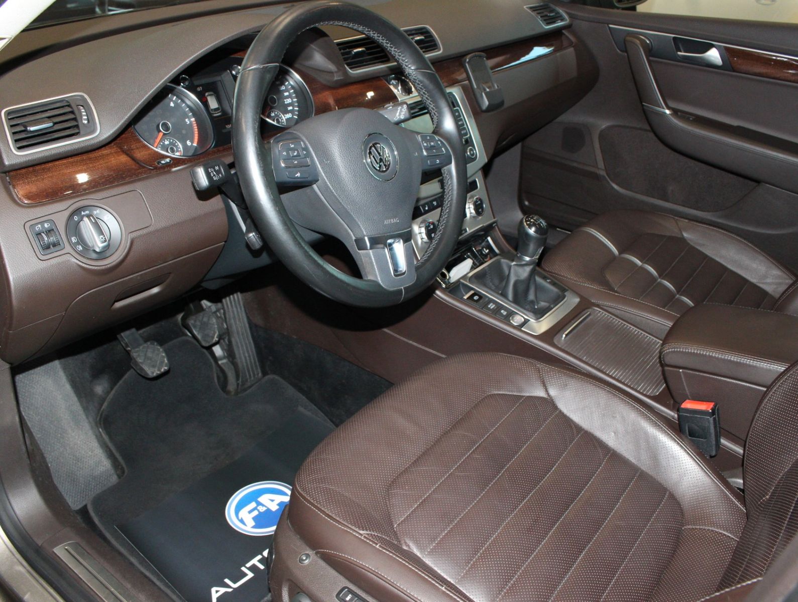 Fahrzeugabbildung Volkswagen Passat Highline BlueMotion Sitzklma+Pano+Massage