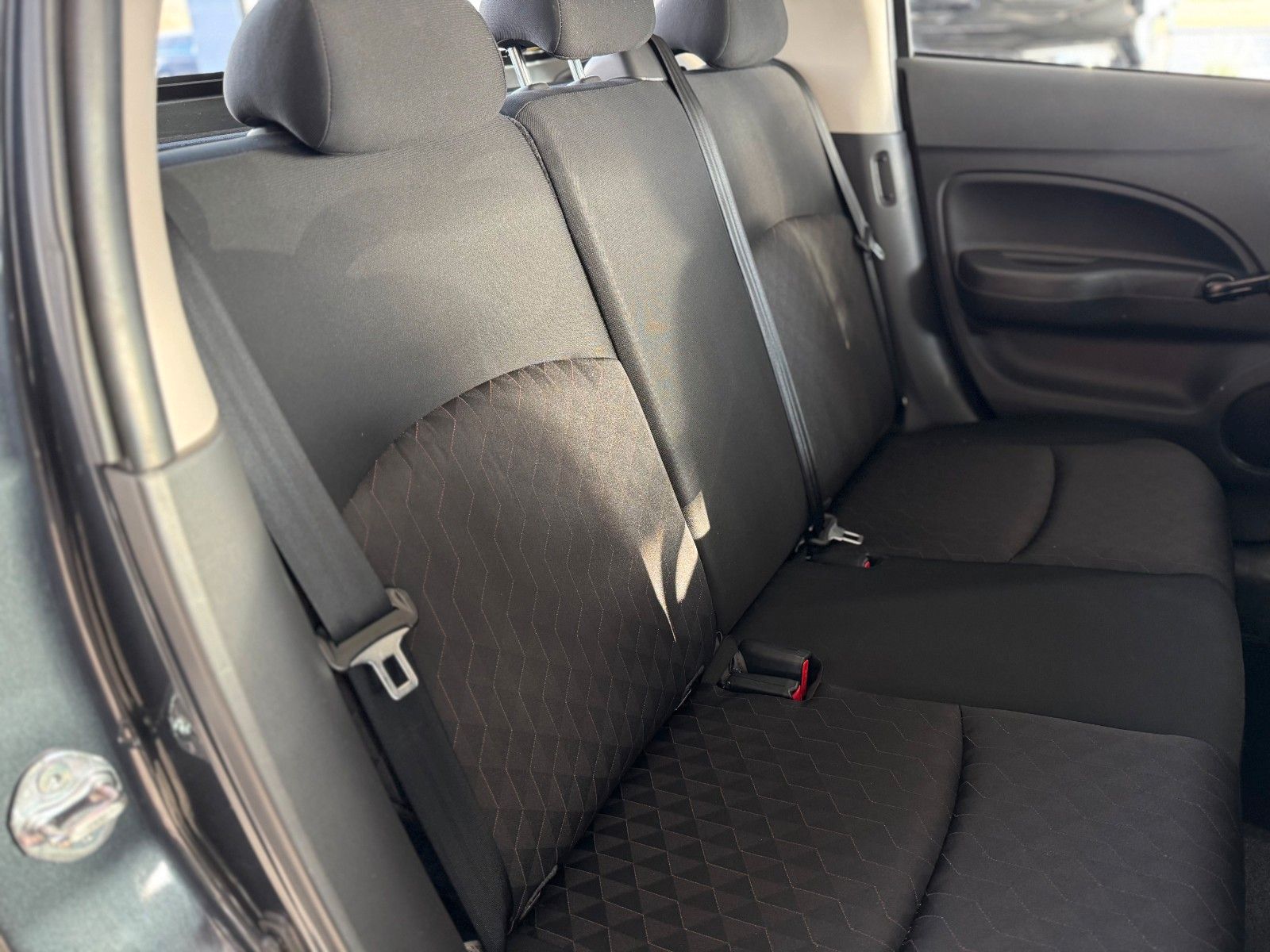 Fahrzeugabbildung Mitsubishi Space Star 1.2 Select "Klima Allwetterreifen"