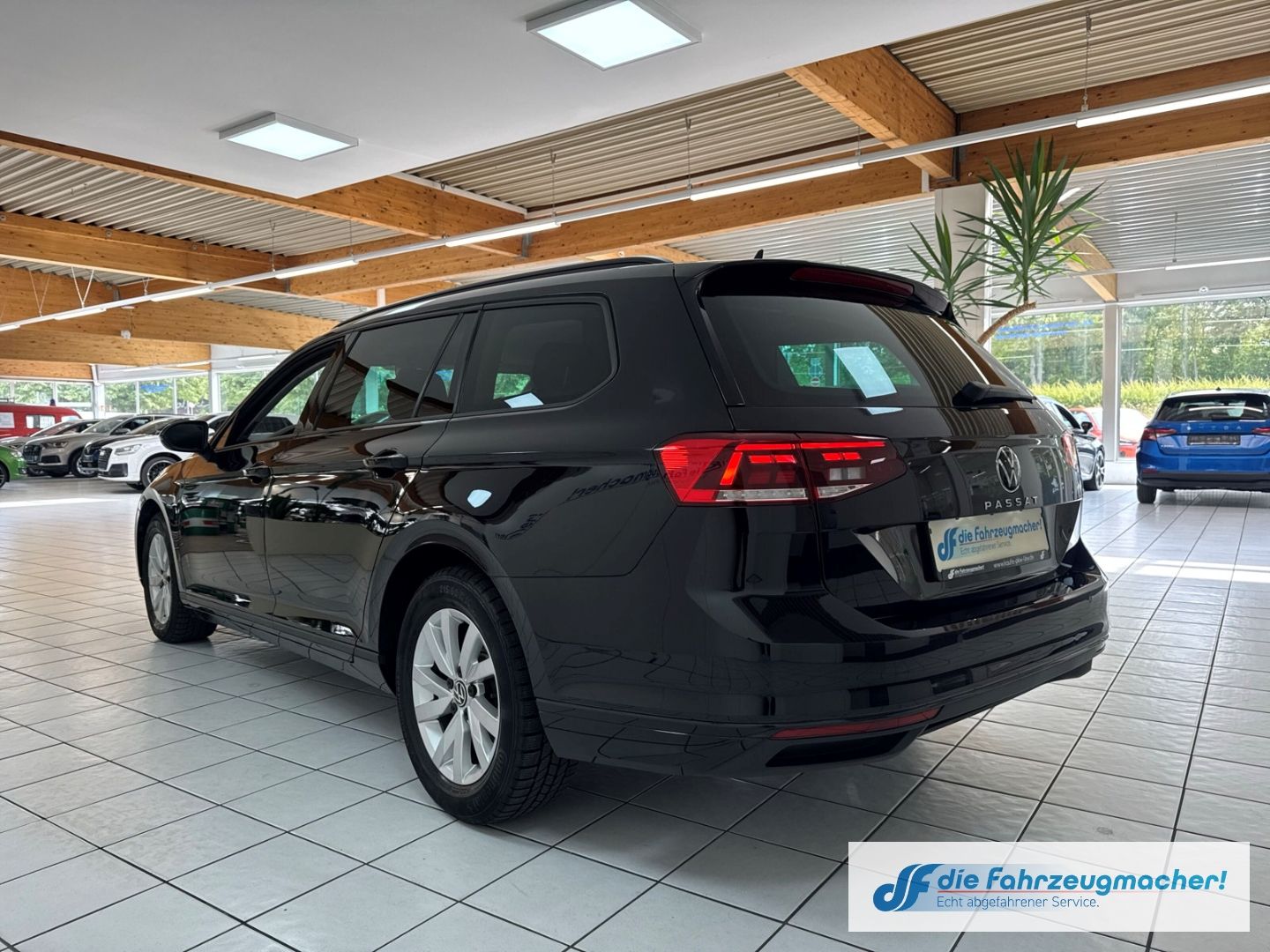 Fahrzeugabbildung Volkswagen Passat Variant Conceptline sch.AHK Navi LED ACC