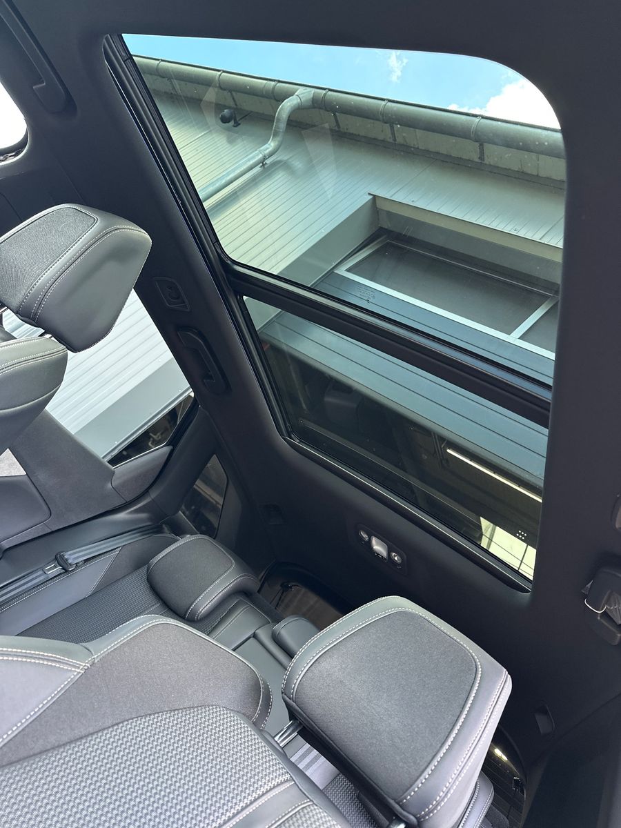 Fahrzeugabbildung Peugeot 3008 GT Plug-In Hybrid 225 NAV+LED+PANORAMA+AHK