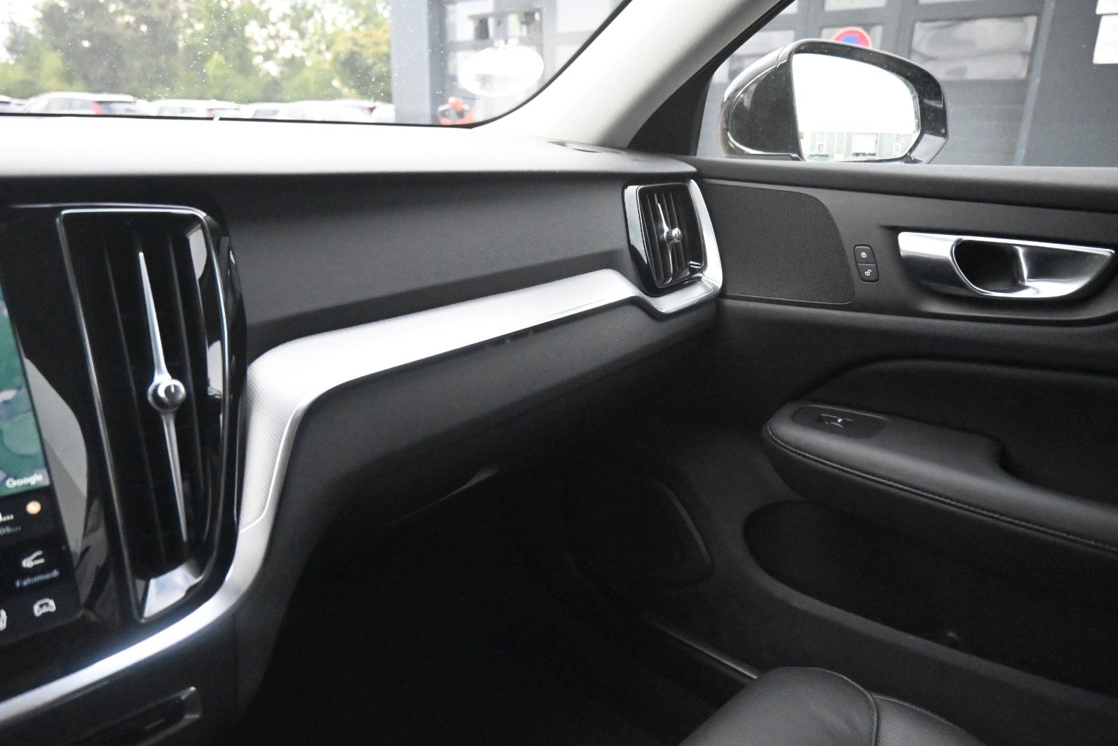 Fahrzeugabbildung Volvo V60 T6 Essential AWD*STHZG*PDC*AHK*Leder*LHZG*