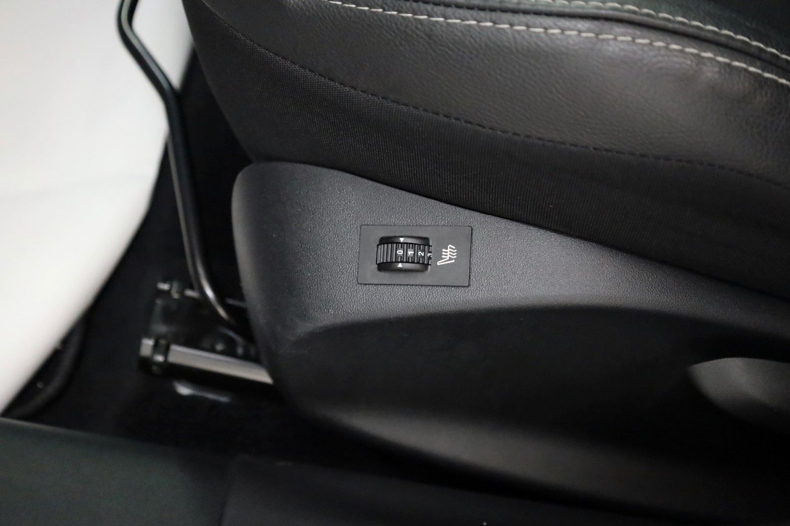 Fahrzeugabbildung Peugeot 2008 Allure Leder,Navi,Panorama,Kamera,SH,PDC