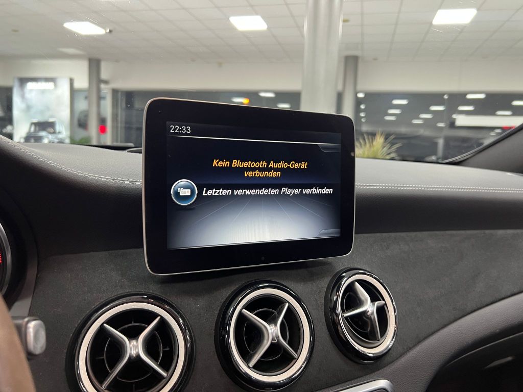 Mercedes-Benz GLA 250 4Matic 7G*AMG*LED*PANO*COMAND*KAMERA*
