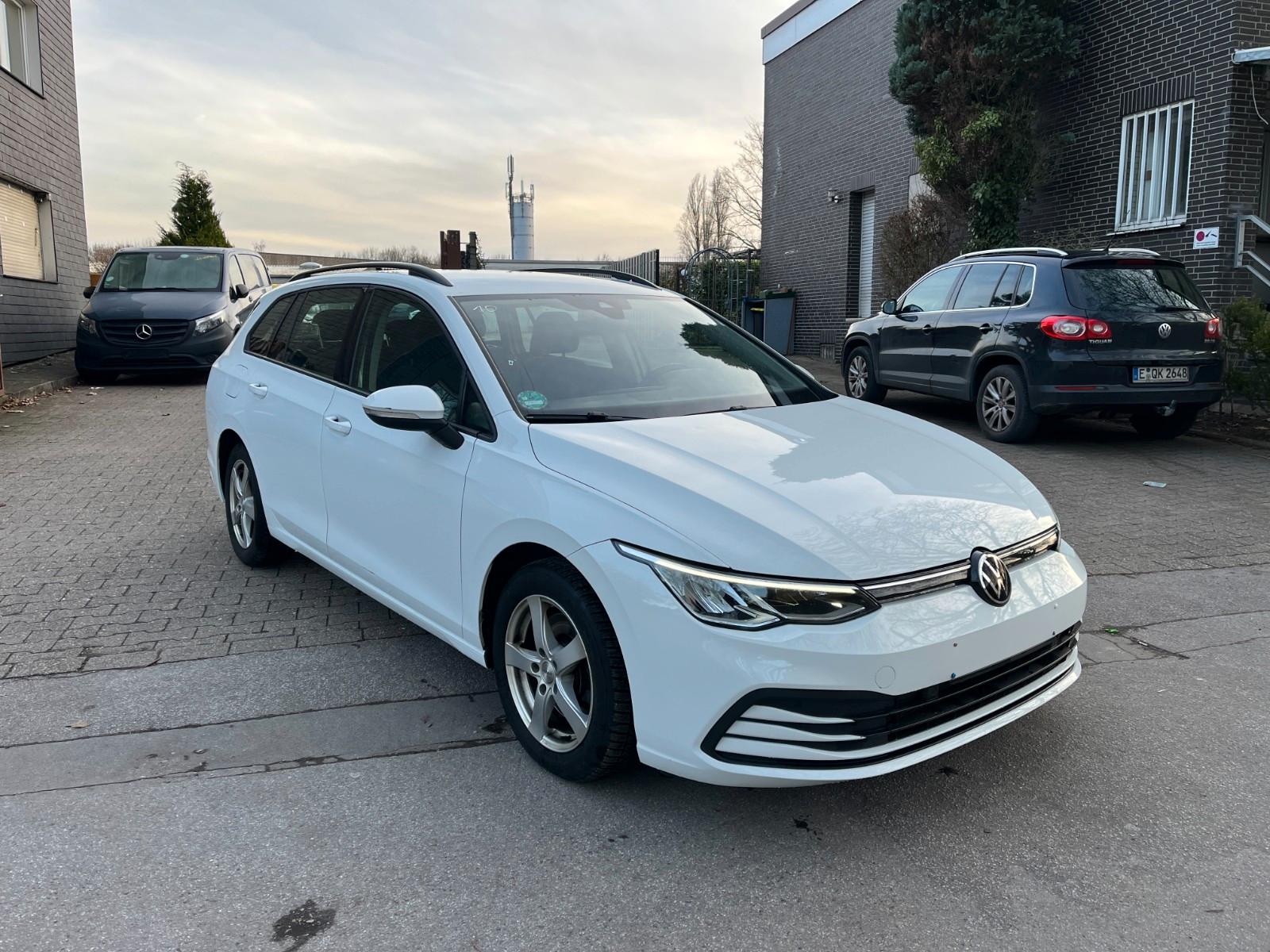 Volkswagen Golf VIII Variant Life *SHZ*DGT CKPT*CARPLAY*LED