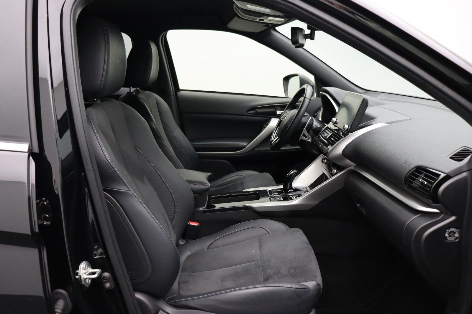 Fahrzeugabbildung Mitsubishi Eclipse Cross 2.4 Plus Select Hybrid