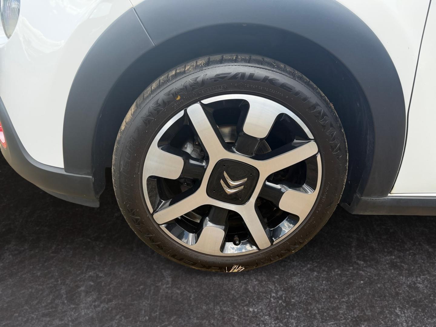 Citroën C3 1.2 PureTech 82/83 Shine *nur Händler/Export*