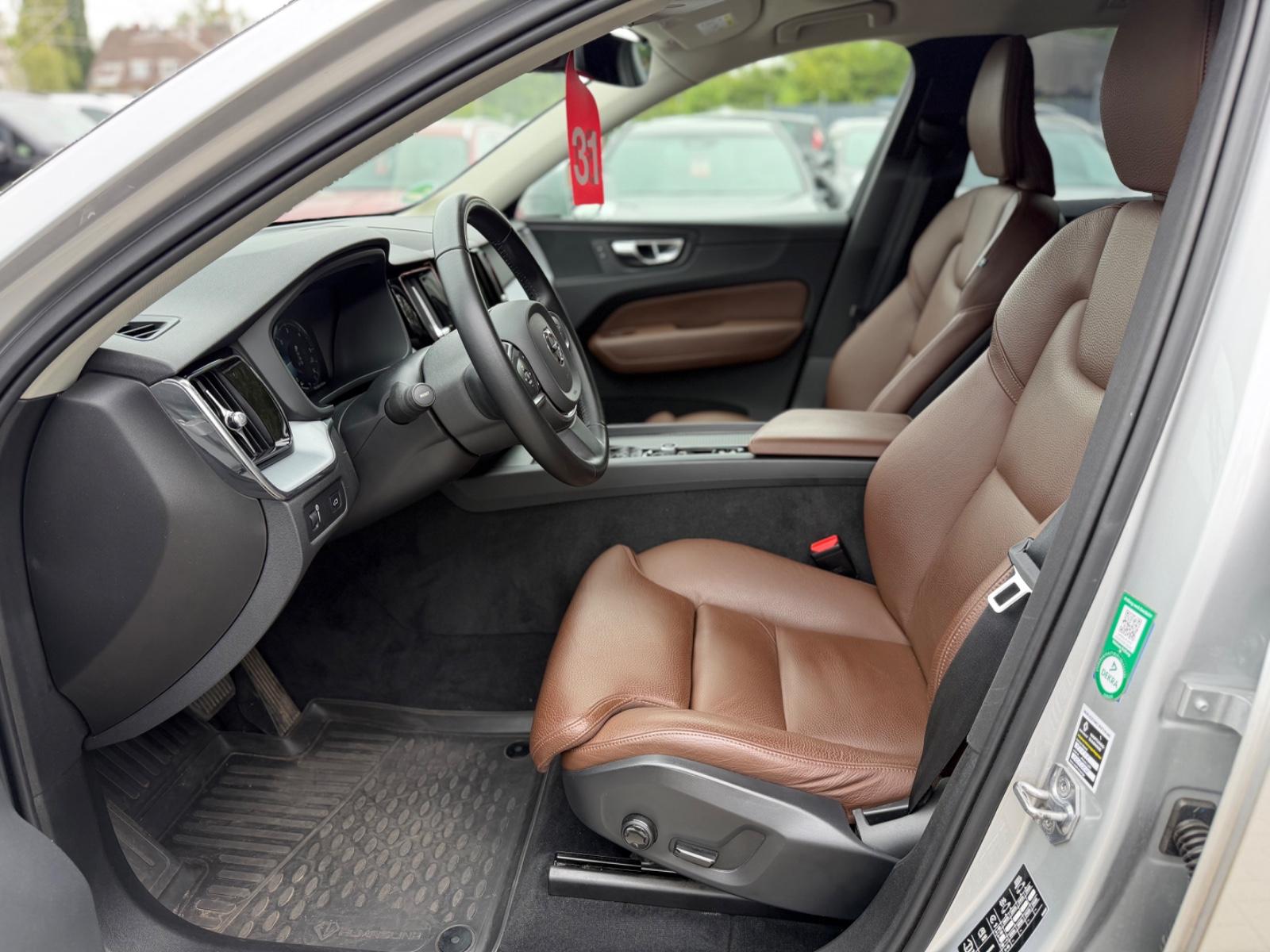 Volvo XC60 Momentum Pro*LEDER*ACC*LED*SENSUS*APPLECAR