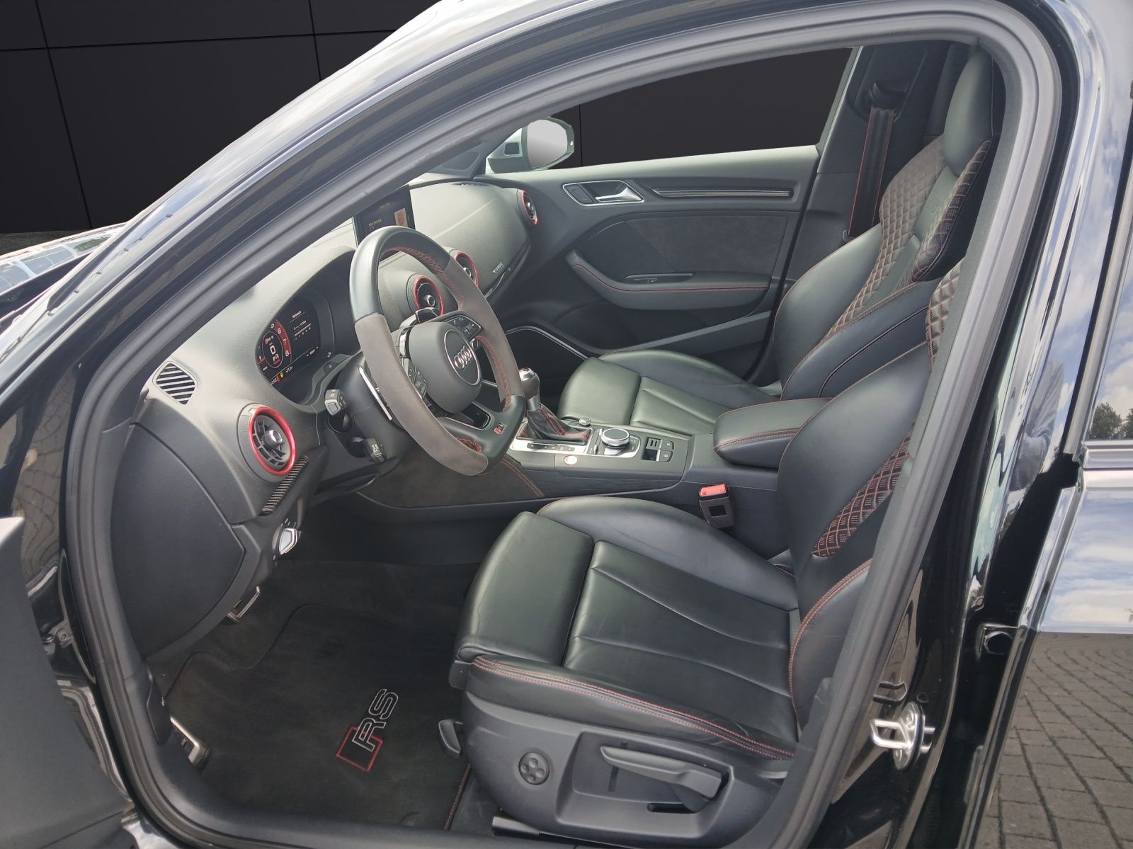 Fahrzeugabbildung Audi RS 3 Sportback quattro S-tronic Matrix Navi AVC