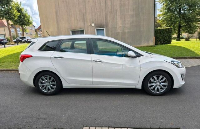 Hyundai i30 CW 1.6 Benzin Automatik TÜV26