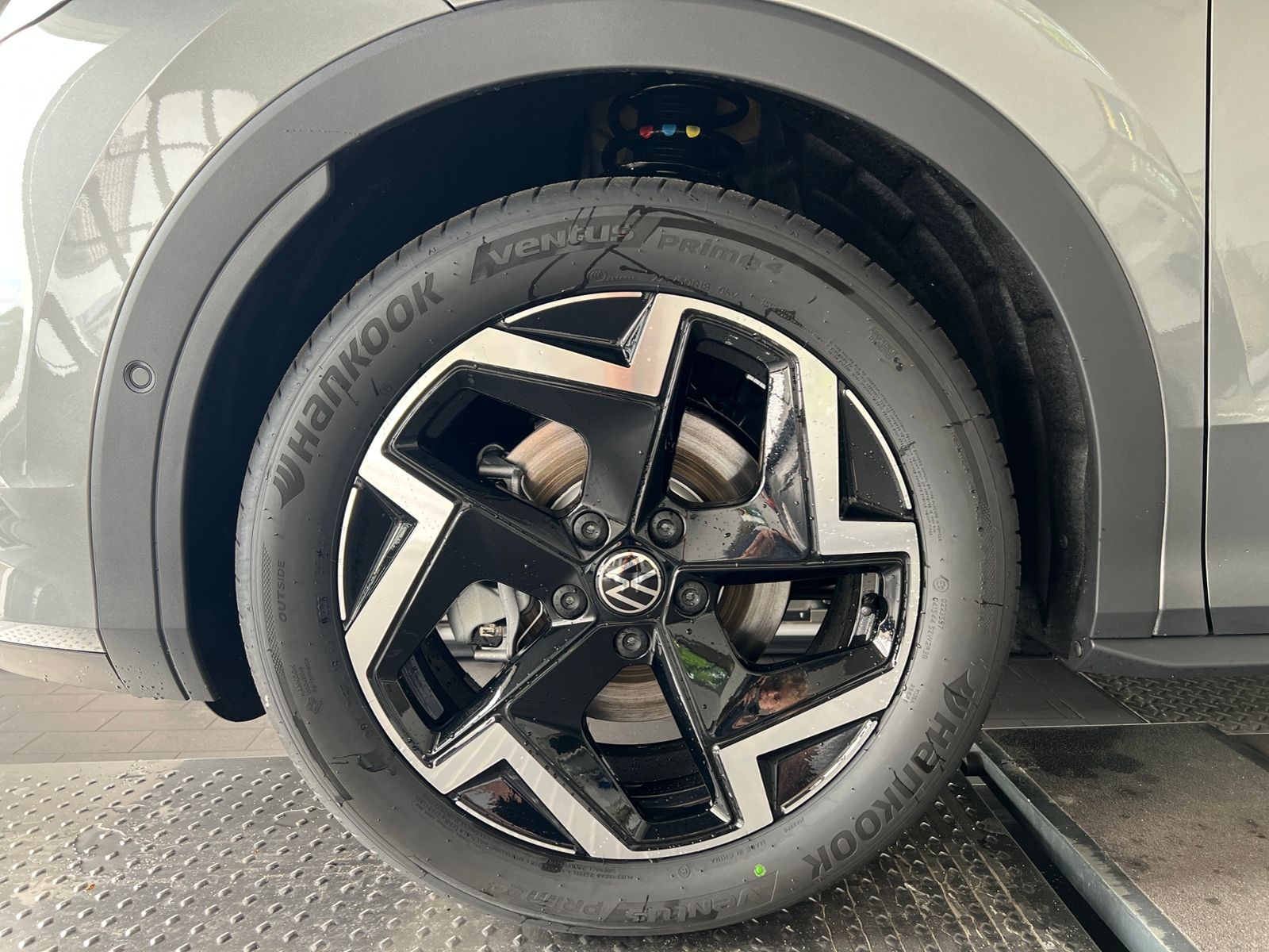 Fahrzeugabbildung Volkswagen T-Roc R-Line 1.5 eTSI DSG *AHK, LED, ACC, 18"-LM