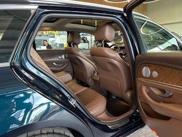 Mercedes-Benz E 350 *BURMESTER*KEYLES*PANO*AHK*ACC*StandHZ*