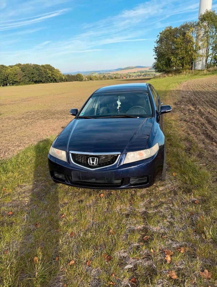 Honda Accord 2005 — rear view