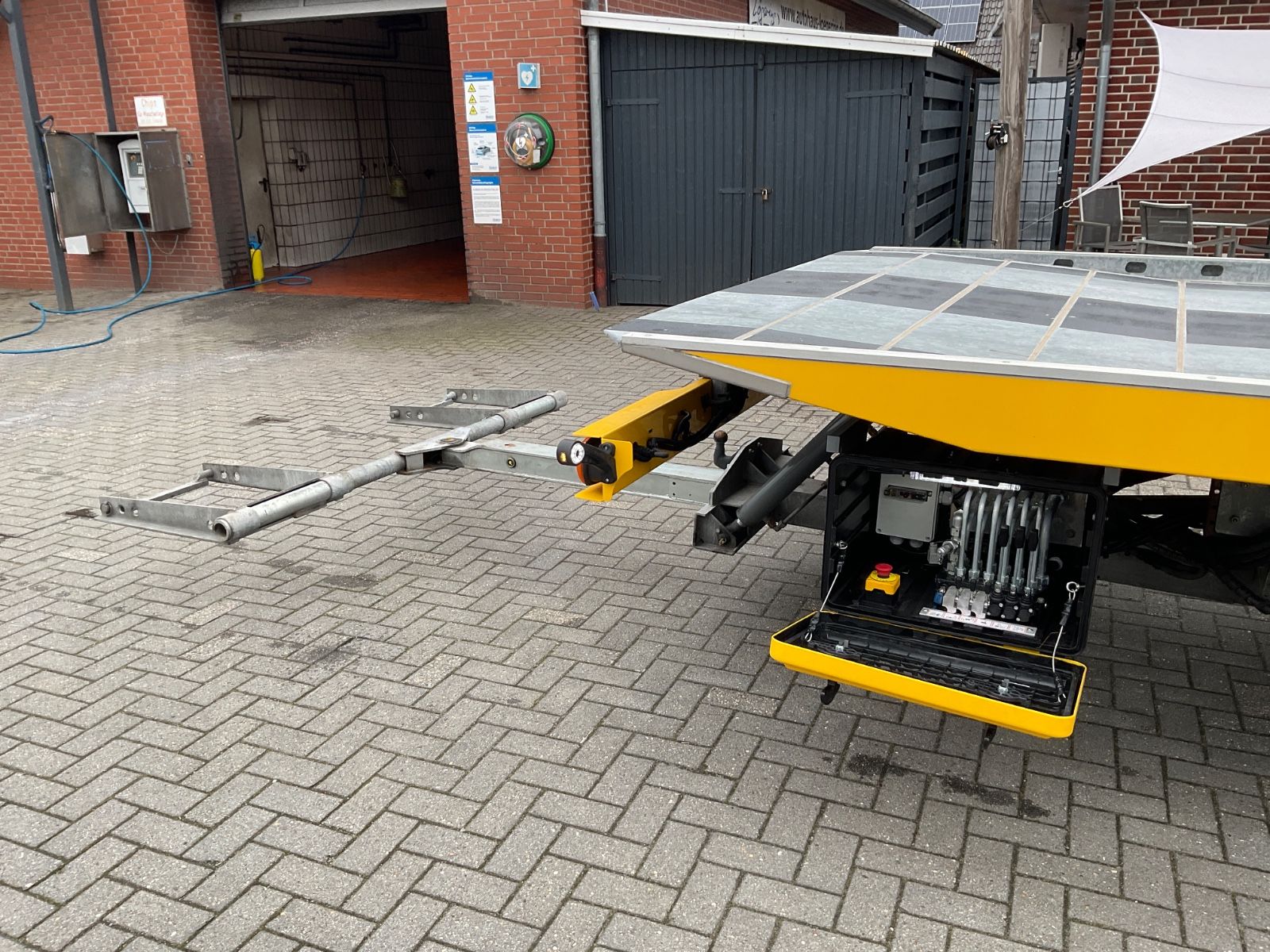 Fahrzeugabbildung Mitsubishi Fuso Canter,Abschleppbrille,Fahrzeugplateau