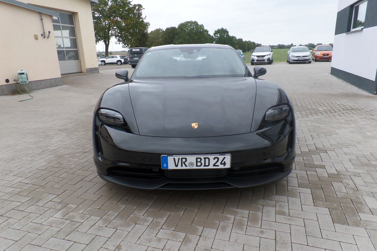 Porsche Taycan Basis foto 2