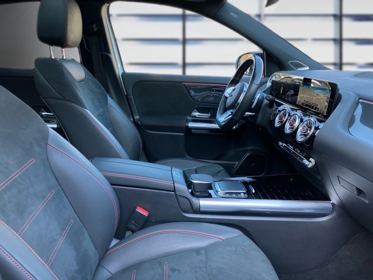 Fahrzeugabbildung Mercedes-Benz GLA 45 AMG 4M+ AHK+Pano+Night+Burmester+360°