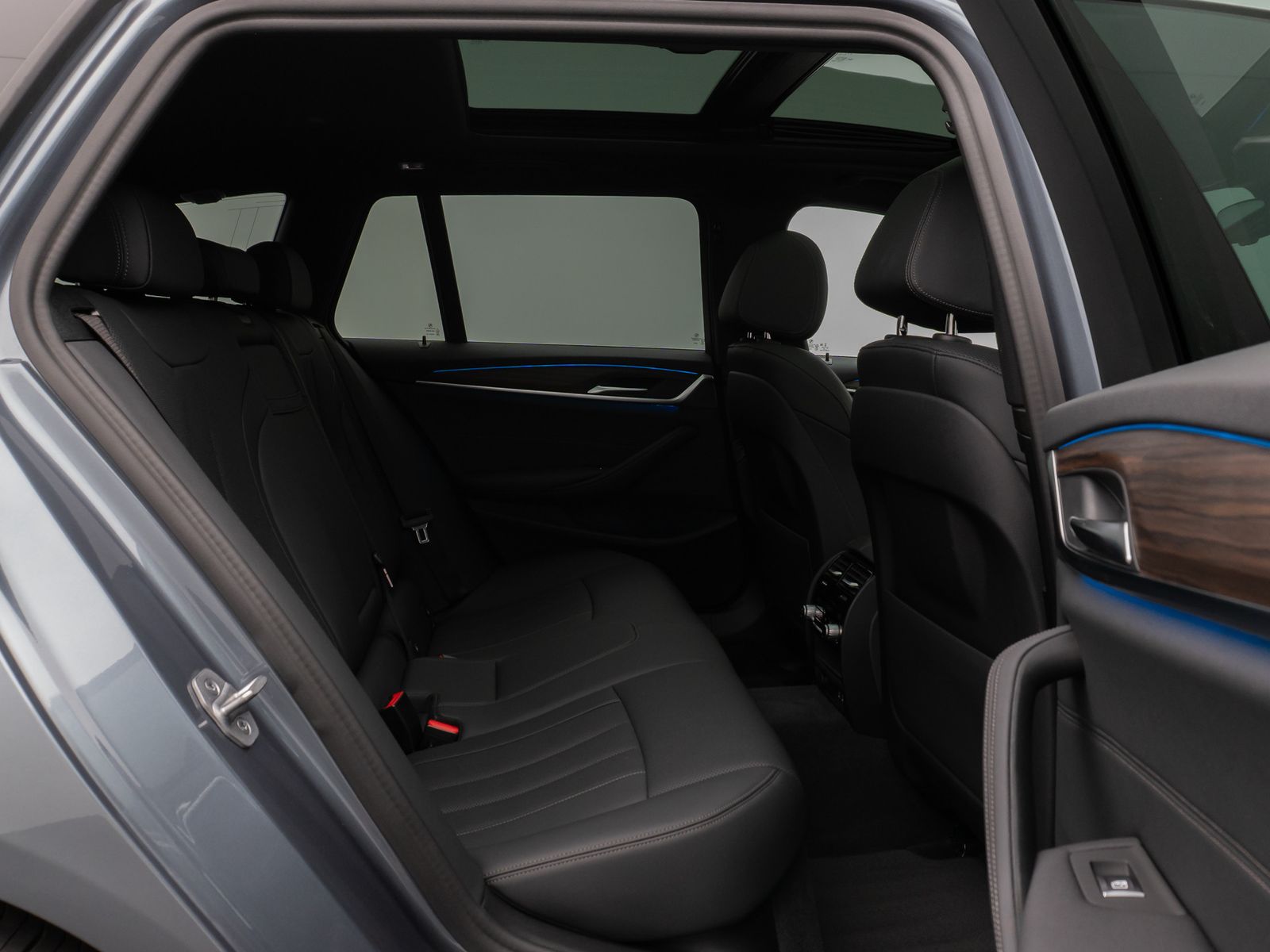 Fahrzeugabbildung BMW 530e xD M Sport Panorama 360°DAB HiFi AHK Alarm