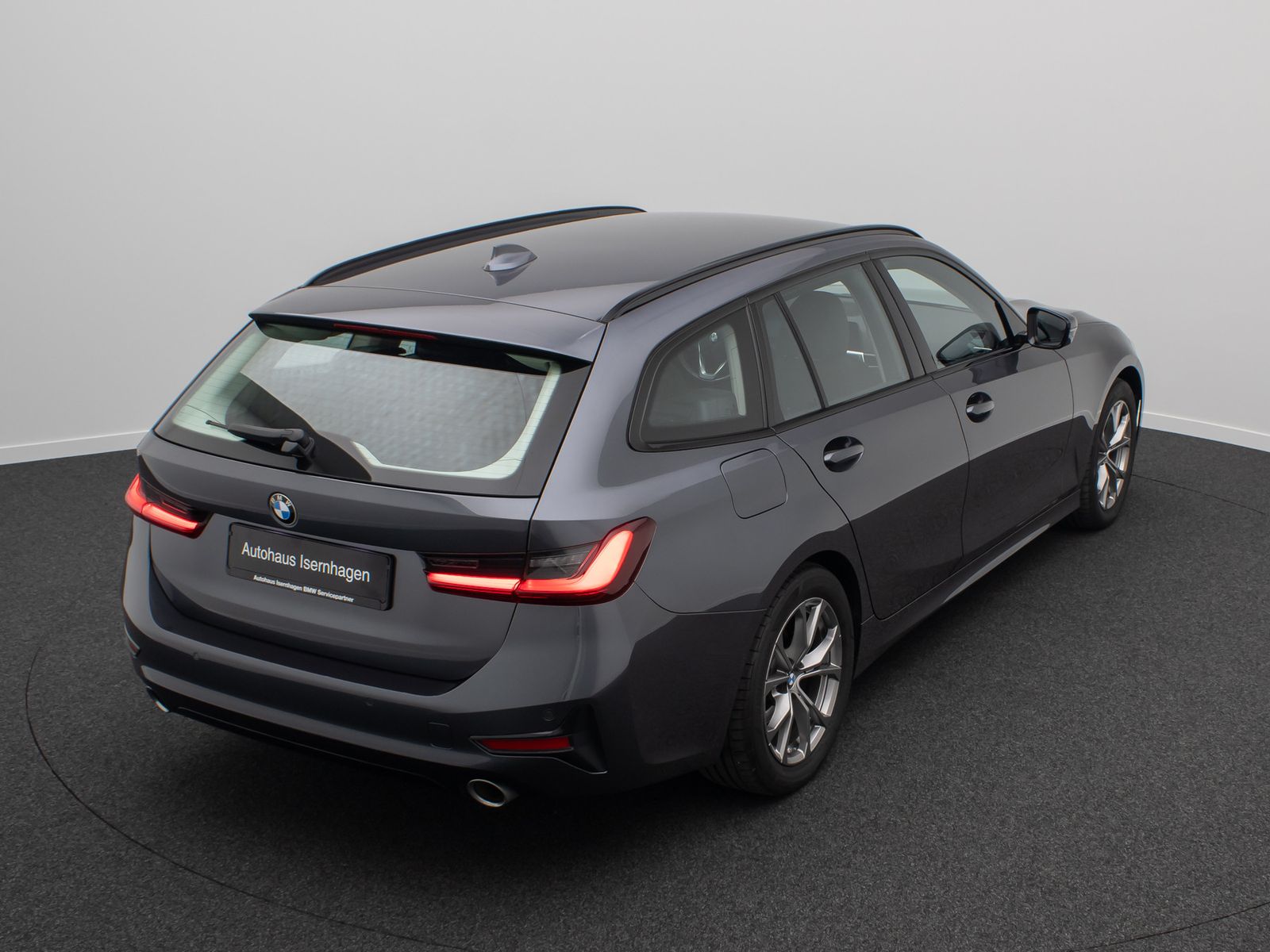 Fahrzeugabbildung BMW 320i Sport Line Alarm DAB FernlichtAss PDC LED