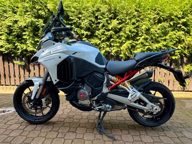 Ducati Multistrada V4 S Radar & Travel