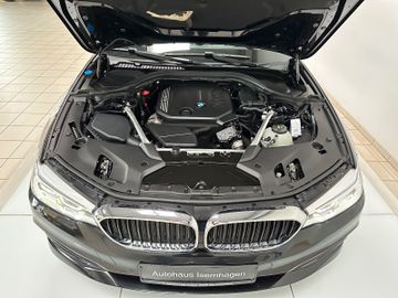 Fahrzeugabbildung BMW 520d xD Sport Line DAB Kamera NaviPro HUD Alarm