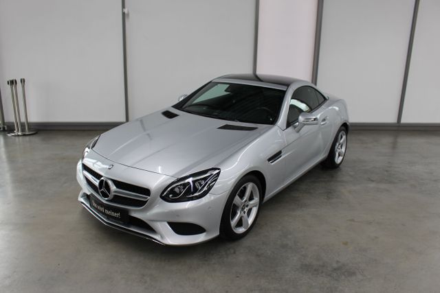 Vorschaubild von:        Mercedes-Benz
                    SLC 200 LED ILS Panorama Navi PTS AIRSCARF SHZ
      