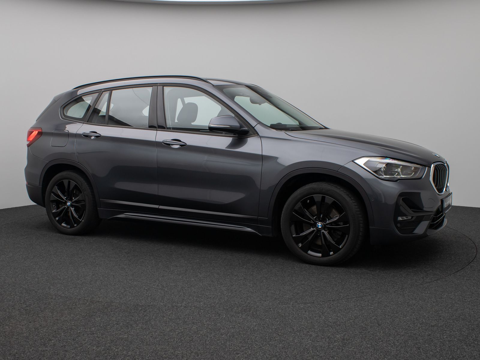 Fahrzeugabbildung BMW X1 xD25e SportLine Kamera HUD DAB HiFi AHK Alarm