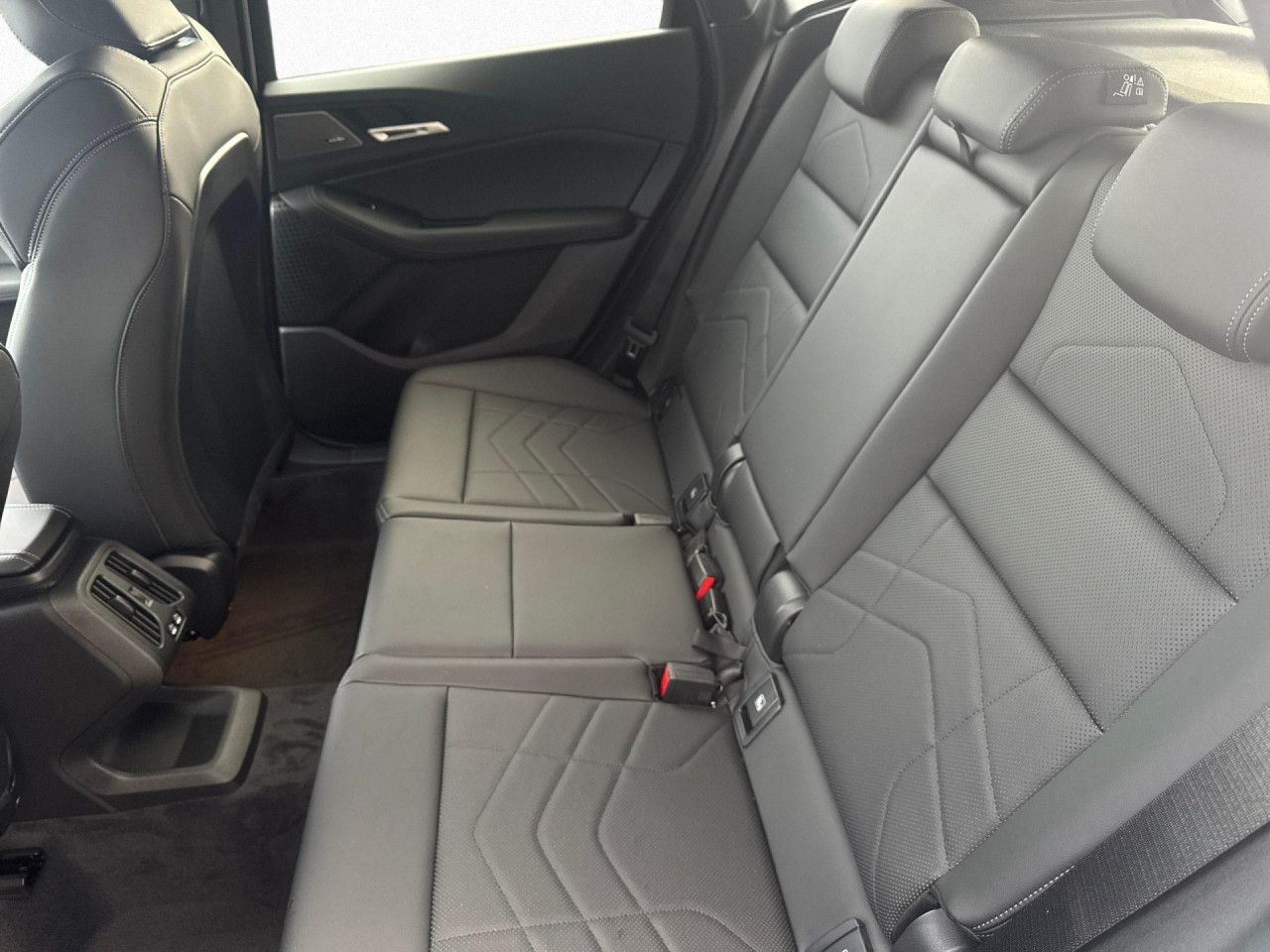 BMW 223 Active Tourer - Bild 13