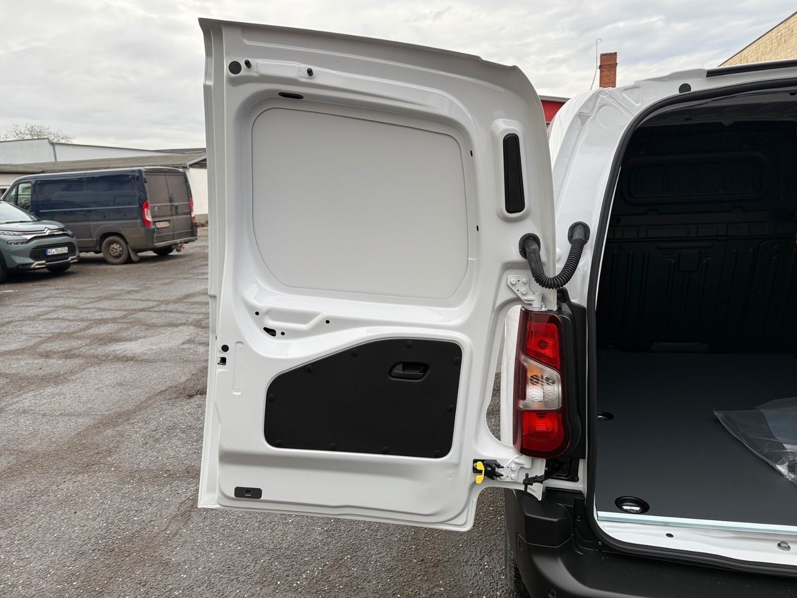 Fahrzeugabbildung Citroën Berlingo 1.5 Diesel 100 M XTR Neuwagen